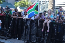 Zwart, blank en alles er tussen in - Zelfs met zij n dood weet Nelson mandela Zuid-Afrika te verenigen. Foto: Miriam Mannak (All Rights reserved)